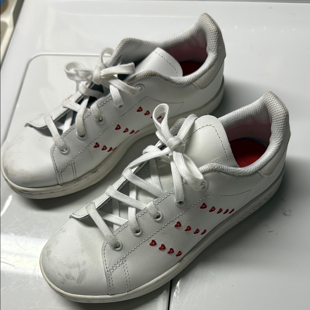 Adidas Girls Stan Smith Sneakers with Red Hearts